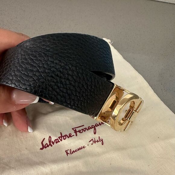 Salvatore Ferragamo Reversible & Adjustable Gancini Belt Black/Navy Blue Leather - Picture 3 of 9